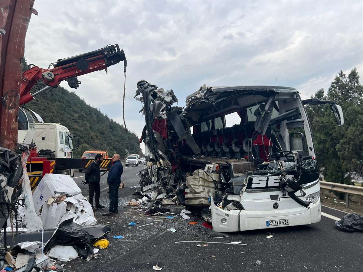 7 kişinin öldüğü otobüs kazasının nedenini yaralı kurtulan yolcu açıkladı 3